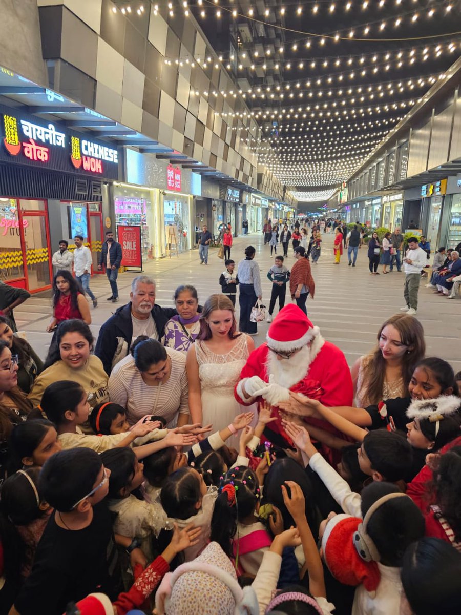 Spectrum__World's tweet photo. Celebrating Christmas with joy, love, laughter, and magical holiday moments 🎄✨
#ChristmasCelebration #HolidayVibes #FestiveSeason #XmasJoy #MerryMoments #SpectrumEvents https://t.co/MbCd7GqGnq