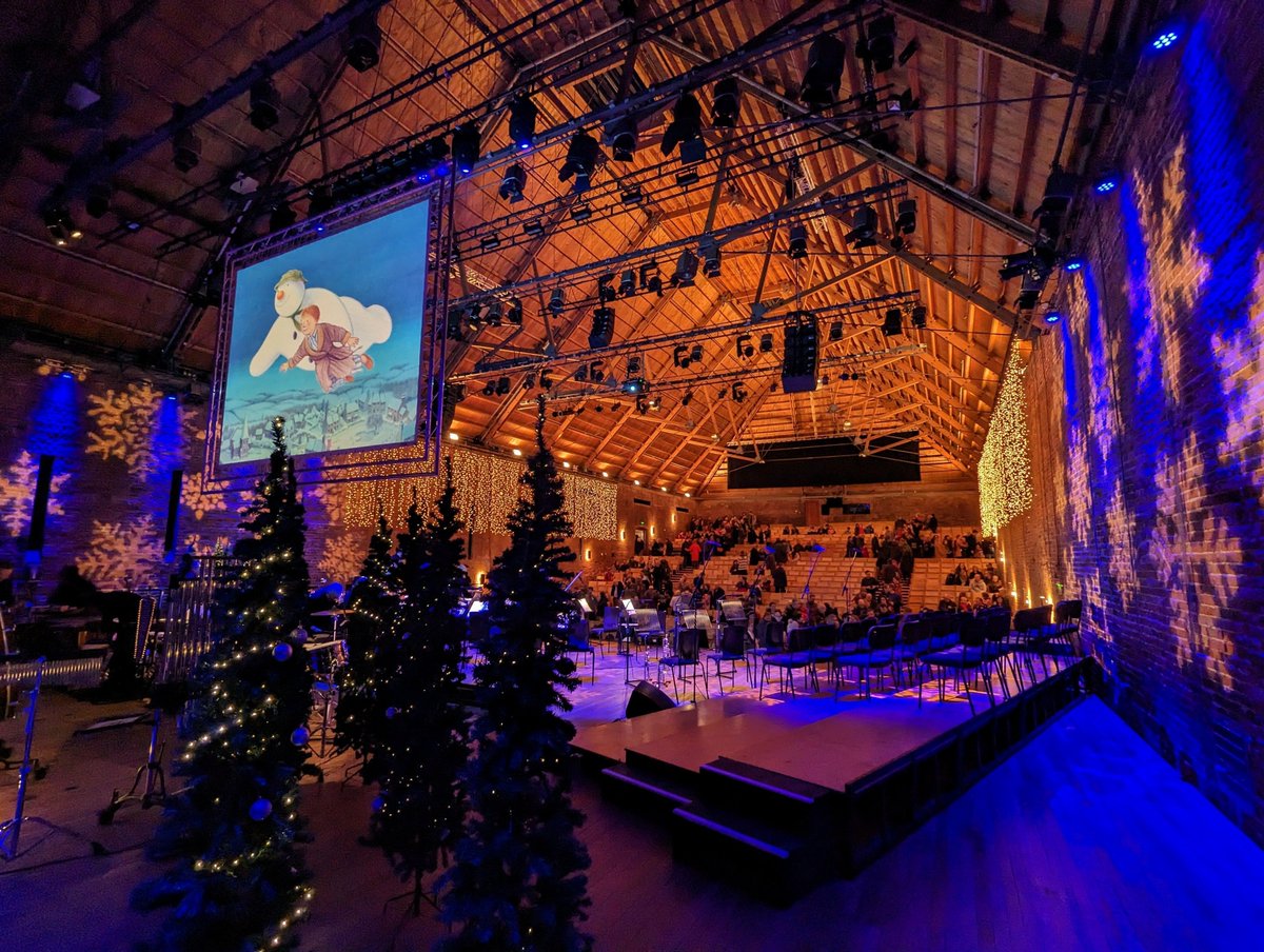 Wishing all of our customers, suppliers, artists, &amp; friends happy holidays from everyone at RATstands 🎄 ☃️ 🎼 

📸 <a href="/BrittenPears/">Britten Pears Arts</a>

#RATstands #HappyHolidays