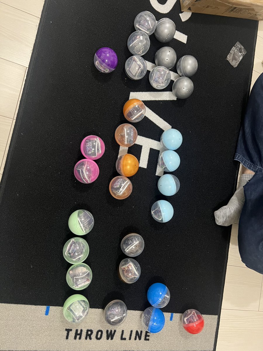 ビヨンドのガチャ 28回回したんですけど。
エズディア 4
オクトリス 3
ライオ 2
ガルミーユ 1
ヴァナ＆ルル 2
マーウィン 4
リーシェナ 4
ギルネリーゼ 1
マゼルベイン 8
です。
これどうなってんの？