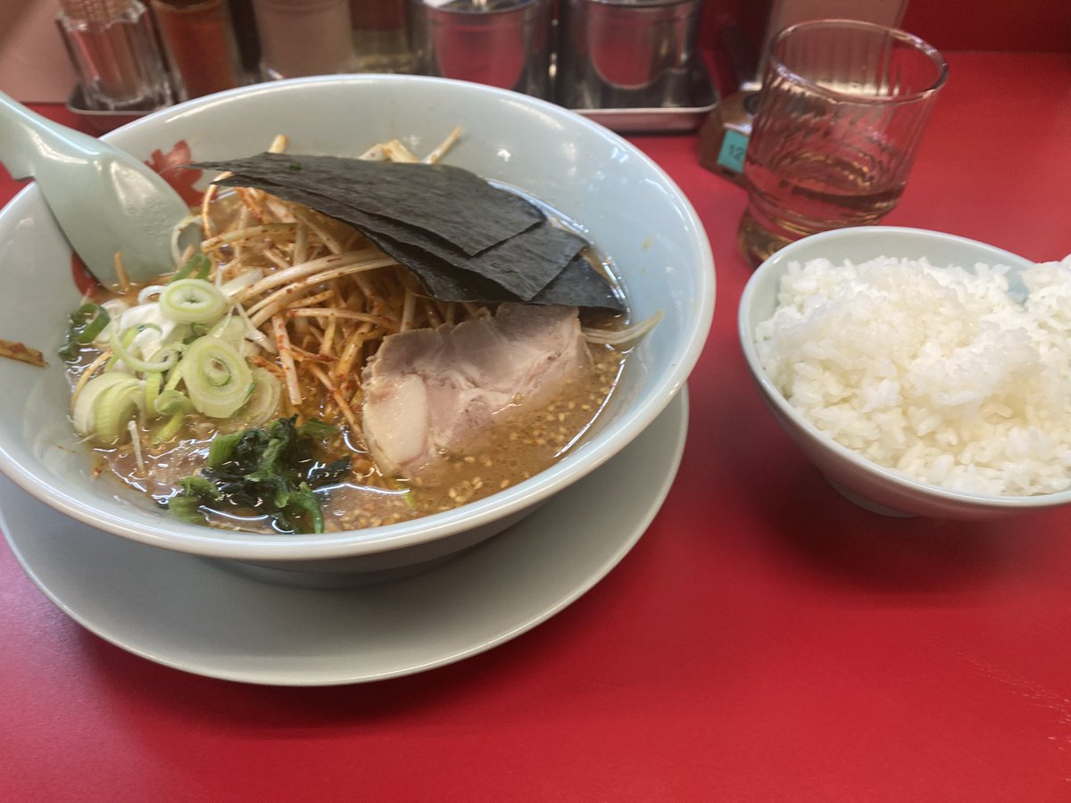 Lazy__Quark's tweet photo. 世間はクリスマス
この時間まで残業頑張った自分にご褒美 https://t.co/dMHCljTlUP
