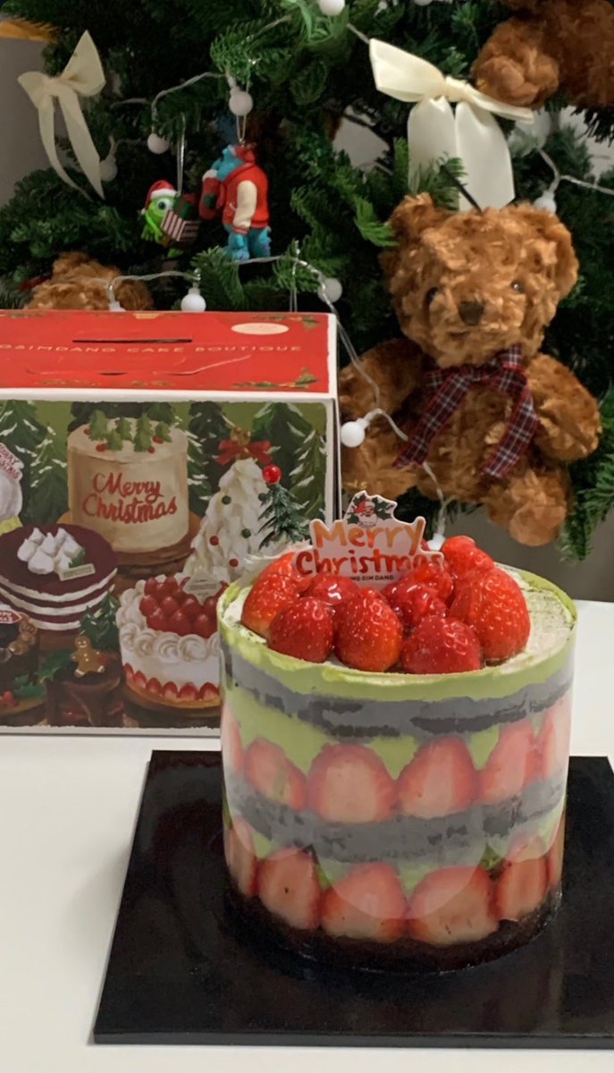 오늘은 말차로 샀음!!
아니 어제 3시간 섰는데 오늘은 10분? 슨 듯ㅜㅜㅜㅜ 어케이래