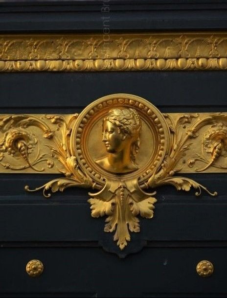 mark_mijdus's tweet image. Refined ornament on furniture.