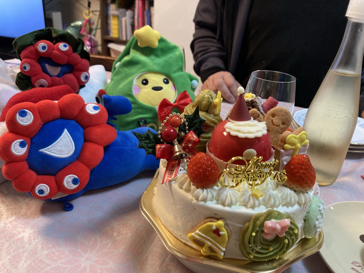 🎅Merry Christmas🎄🪅

毎年恒例のケンタッキーと、クリスマスケーキ🎂で、ささやかなパーティーをしました🎉

今年も娘たんがはりきってデコレーションしました🤭

千里阪急ホテルさんいつもありがとうございます😭💕

#MerryChristmas2025