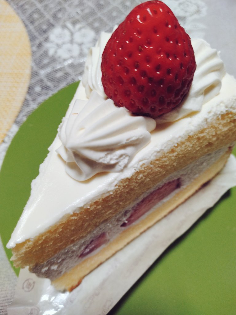 Feathersofhawk's tweet photo. メリークリスマス！🎉🍰
#クリスマス
#イチゴのショートケーキ https://t.co/kAi8plpeuY