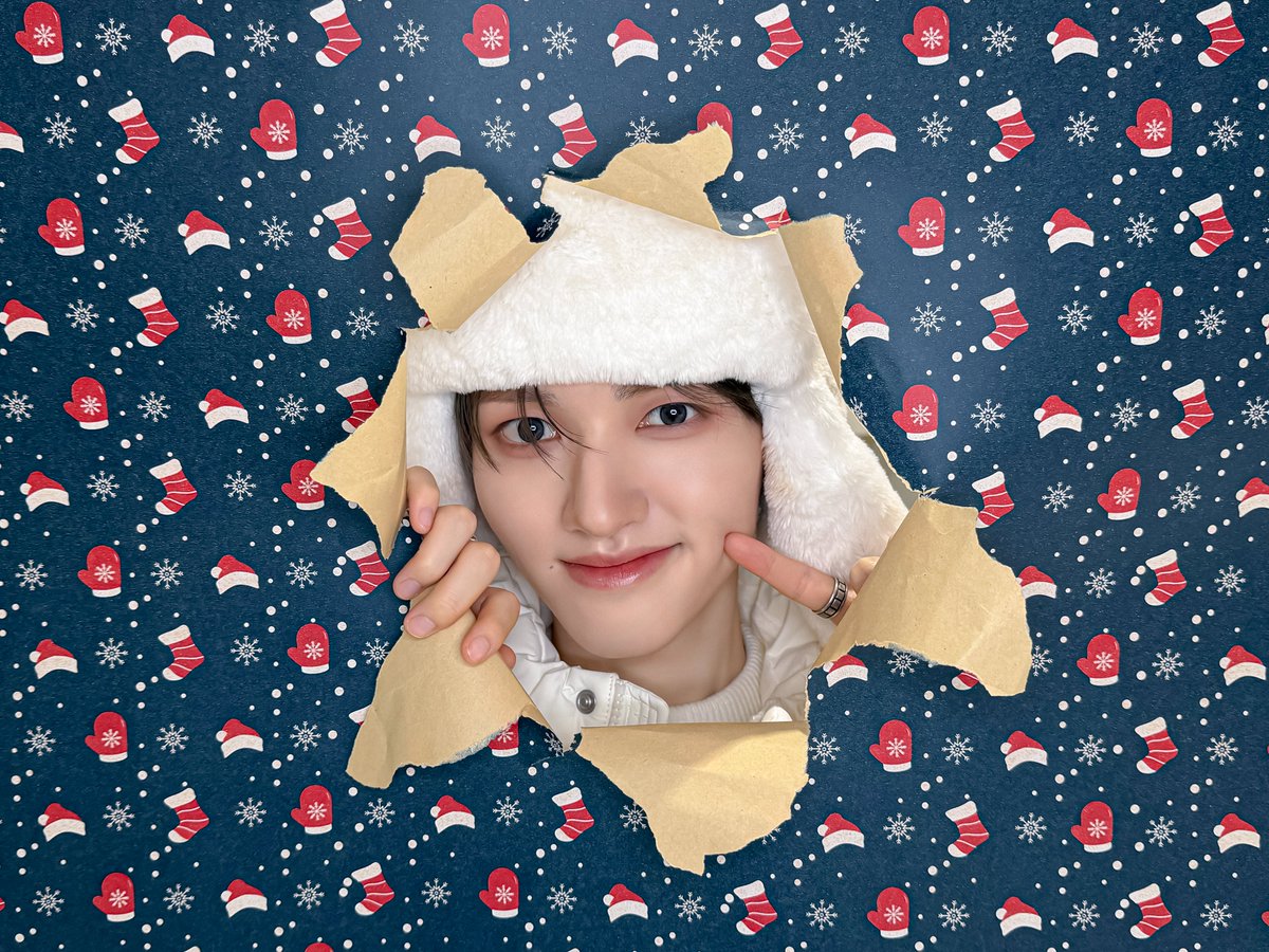 📸] 𝑻𝒉𝒆 𝑪𝒉𝒓𝒊𝒔𝒕𝒎𝒂𝒔 𝒑𝒓𝒆𝒔𝒆𝒏𝒕 𝒊𝒔 𝒀𝑼𝑯𝒁! #YUHZ