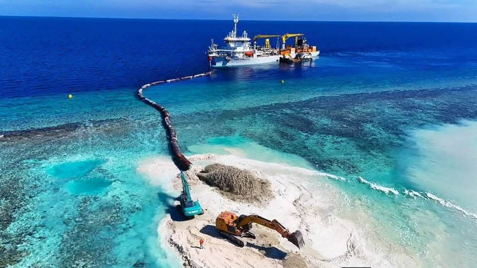 fernandoayya's tweet photo. ވިލުފުށިގެ އެއަރޕޯޓް މަޝްރޫޢު ނުހުއްޓި ކުރިޔަށްދިއުމަކީ ވިލުފުށިގެ ލޮބުވެތި ރައްޔިތުން ނުހަނުއުފާވާކަމެއް.!! 
.
.
#ForwardTogether https://t.co/jpI14Y65KS