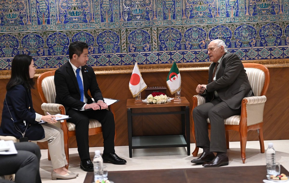 Algeria_MFA's tweet image. استقبل وزير الدولة، وزير الشؤون الخارجية والجالية الوطنية بالخارج والشؤون الإفريقية، السيد @AhmedAttaf_Dz اليوم بمقر الوزارة،نائب وزير الشؤون الخارجية الياباني @MofaJapan_en السيّد يوهي أويشي، الذي يقوم بزيارة رسمية إلى الجزائر.  
🇩🇿🇯🇵