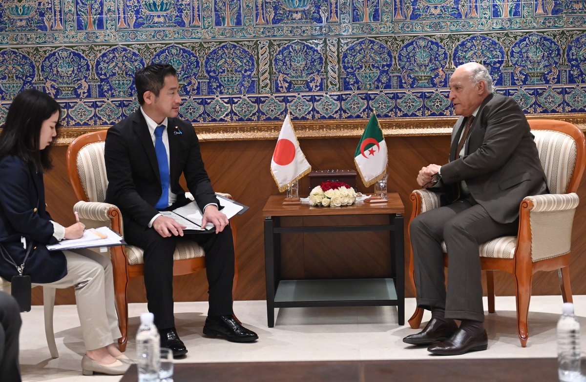 Algeria_MFA's tweet image. استقبل وزير الدولة، وزير الشؤون الخارجية والجالية الوطنية بالخارج والشؤون الإفريقية، السيد @AhmedAttaf_Dz اليوم بمقر الوزارة،نائب وزير الشؤون الخارجية الياباني @MofaJapan_en السيّد يوهي أويشي، الذي يقوم بزيارة رسمية إلى الجزائر.  
🇩🇿🇯🇵