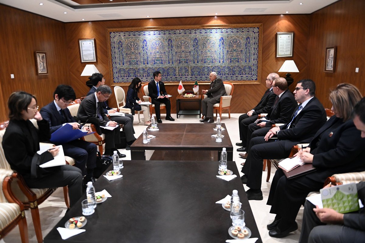 Algeria_MFA's tweet image. استقبل وزير الدولة، وزير الشؤون الخارجية والجالية الوطنية بالخارج والشؤون الإفريقية، السيد @AhmedAttaf_Dz اليوم بمقر الوزارة،نائب وزير الشؤون الخارجية الياباني @MofaJapan_en السيّد يوهي أويشي، الذي يقوم بزيارة رسمية إلى الجزائر.  
🇩🇿🇯🇵