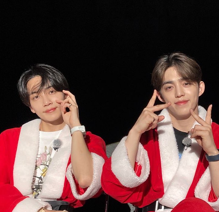 bluesparks_dwi's tweet image. ⠀⠀⠀⠀    
               
               📸 dwi updates                               

⠀⠀⠀⠀   ➰ celebrating christmas
⠀⠀⠀⠀          with my fam, @flywithtimo.
⠀⠀⠀⠀          merry christmas, everyone.

⠀⠀⠀⠀