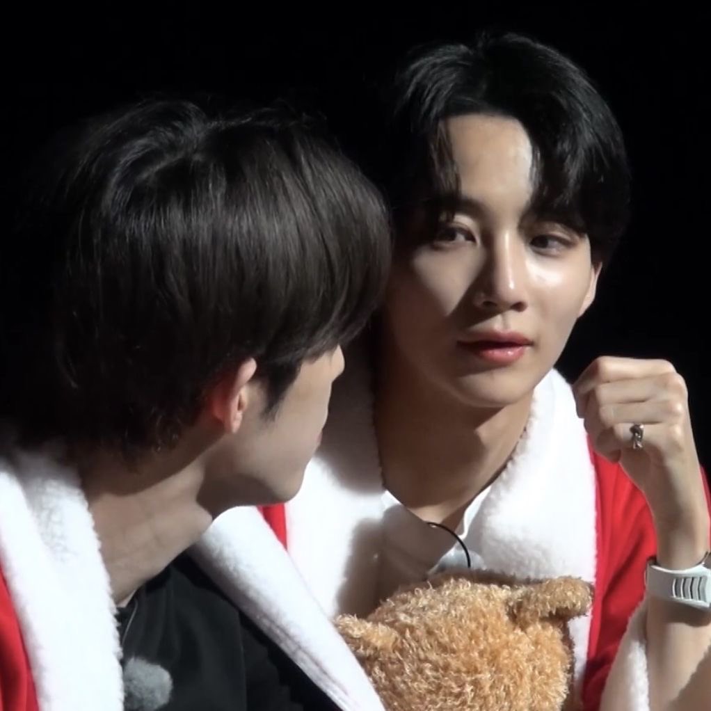 bluesparks_dwi's tweet image. ⠀⠀⠀⠀    
               
               📸 dwi updates                               

⠀⠀⠀⠀   ➰ celebrating christmas
⠀⠀⠀⠀          with my fam, @flywithtimo.
⠀⠀⠀⠀          merry christmas, everyone.

⠀⠀⠀⠀