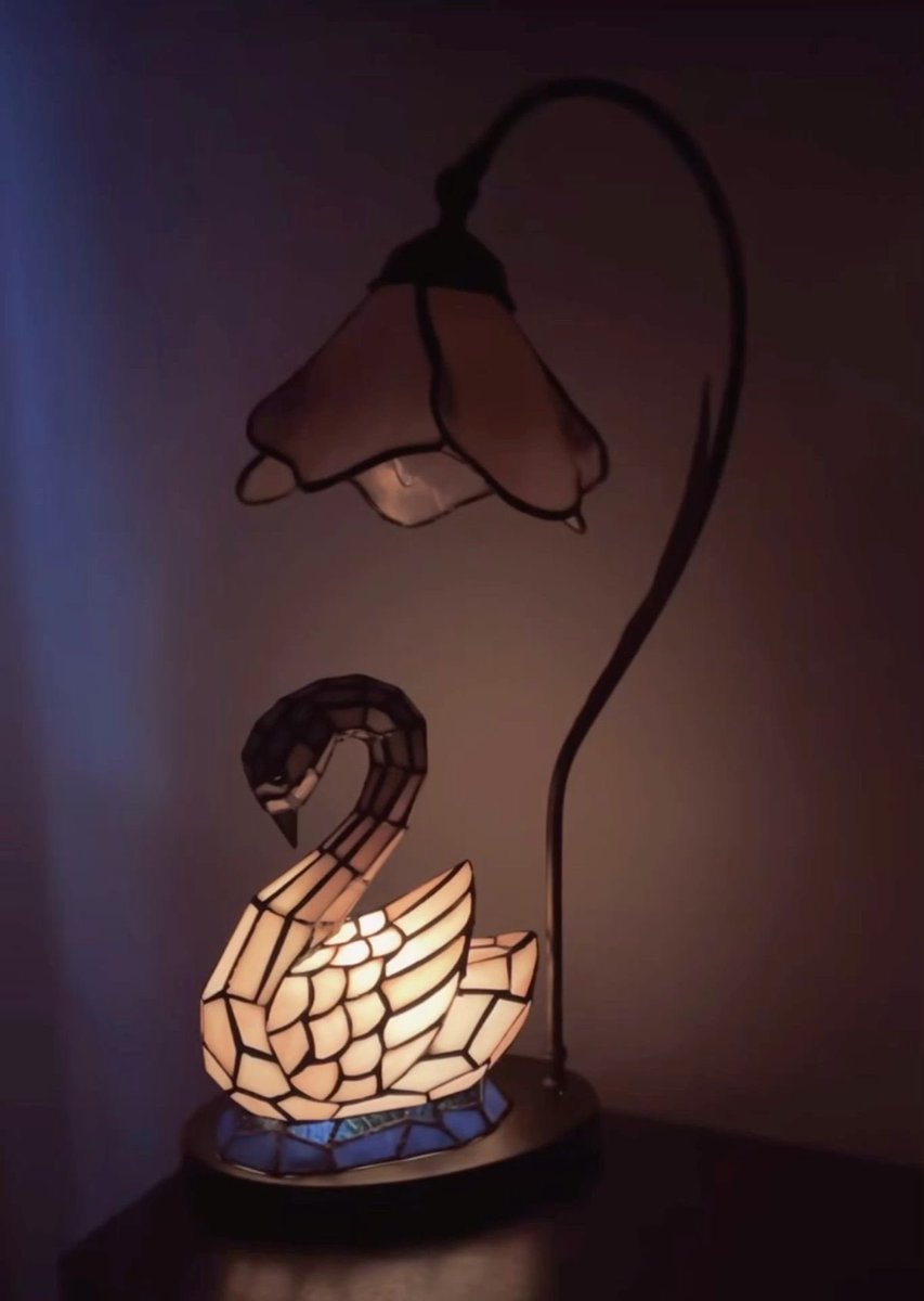 prtygal777's tweet photo. a girl wants one thing and it’s a vintage Tiffany swan flower lamp https://t.co/rD4fQIsyG0