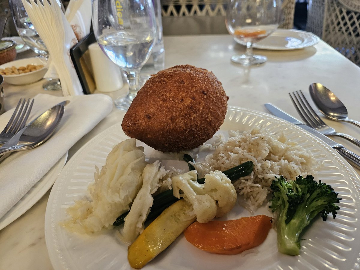 nirupamakotru's tweet image. For me festivals are associated with feasting,and Christmas is no exception. So off we went to an old classic Gaylord restaurant at Churchgate for lunch. Those of us who grew up in the 80s in #Delhi swore by #Kwality and #Gaylord ice creams. The flagship restaurants of the