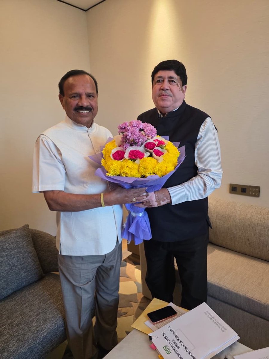 Dileep_Sanghani's tweet photo. कर्नाटका के पूर्व मुख्यमंत्री ओर पूर्व केंद्रीय उर्वरक मंत्री श्री डी वी सदानंद गौड़ा का गर्मजोशी से डी वी सदानंद गौड़ा जी का अभिवादन किया। 

इफको के प्रबंध निदेशक के जे पटेल उपस्थित रहे।
@DVSadanandGowda https://t.co/oFWhy4wiss