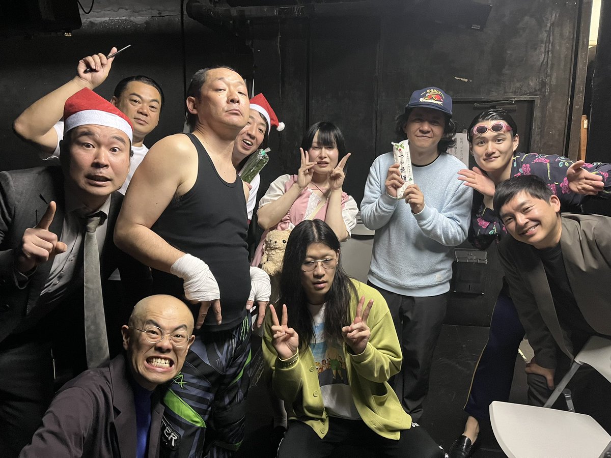 cc__station's tweet photo. 本日は「かまぼこ＆九条ジョー」「第三回CC1GP」にご来場いただいた・物販を買ってくださったお客様、出演していただいた全ての芸人さん、スタッフさん誠にありがとうございました！
第三回CC1GPの勝者は九条ジョーでした★20万円おめでとう御座います！皆さまメリークリスマス★ https://t.co/JIv6BwiCq2