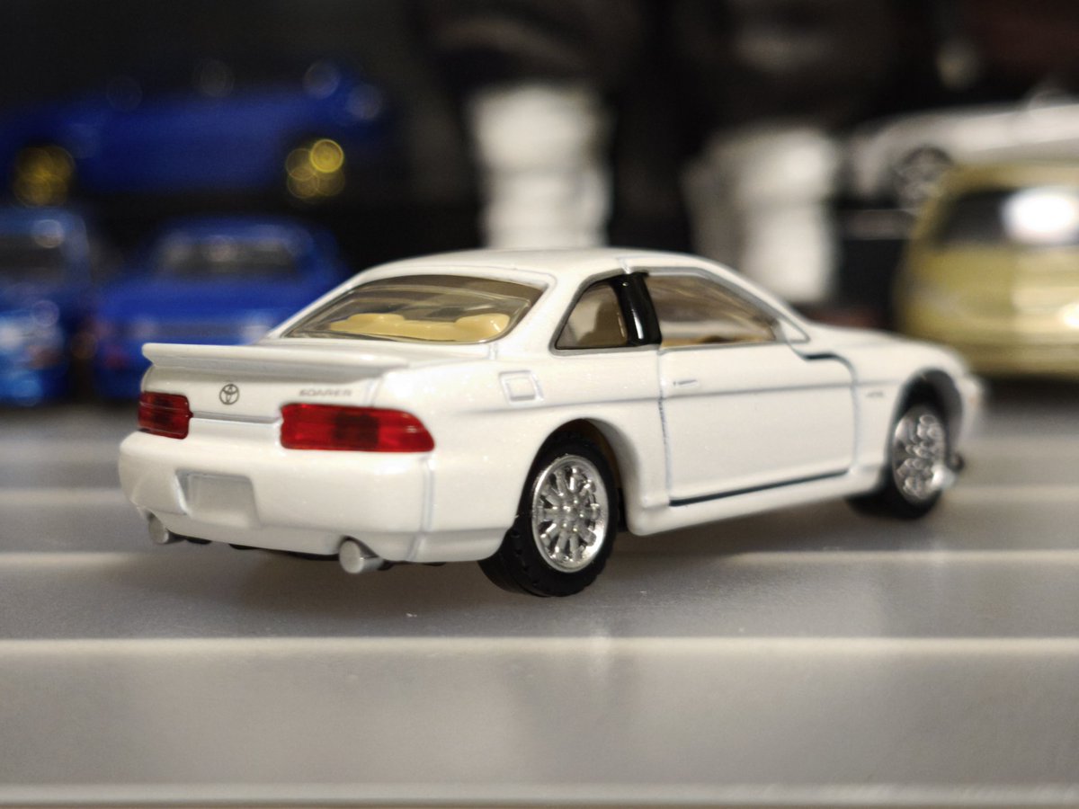 Qil2kA's tweet photo. 今月発売のトミカプレミアム
No.47トヨタソアラ4.0GTリミテッド　　　
（トミカプレミアム発売記念仕様）
メリークリスマス！
ソアラの初回はパールホワイト！
トヨタのパールホワイトものすごく好きな色なんですよね〜！
当時のトミカと一緒に
#トミカプレミアム
#ソアラ
#UZZ31 https://t.co/i37A6hdZI2