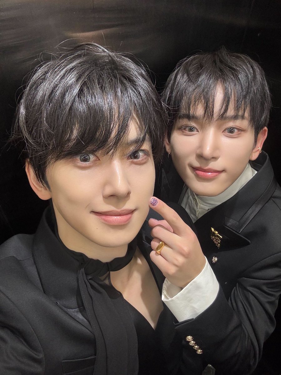 ddorissori's tweet image. MY BUNNY FAMILY 😭😭