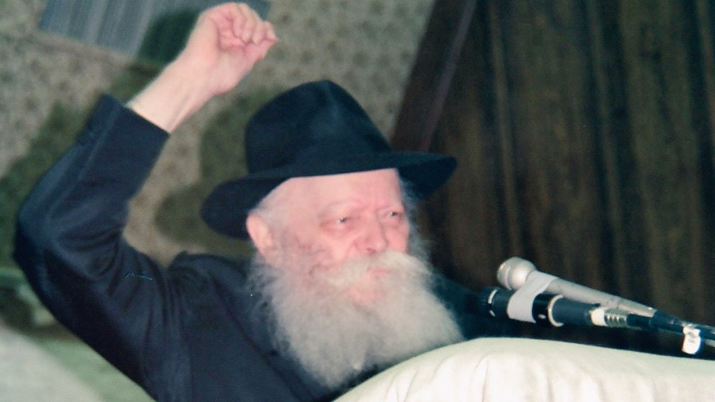 ff770770's tweet photo. גוט יום טוב! חג שמח! דידן נצח!
ה' טבת נקרא ''חג הספרים'' - "דידן נצח". מכיוון שספרי אדמו"רי חב"ד-ליובאוויטש נגנבו וביום זה בשנת תשמ"ז פסק ביהמ"ש האמריקאי להחזירם. הרבי מליובאוויטש מלך המשיח שליט"א ראה בפרשה זו עניין שמיימי והכריז על תאריך זה כיום סגולה ועת רצון. https://t.co/OH8Z7rLwZN