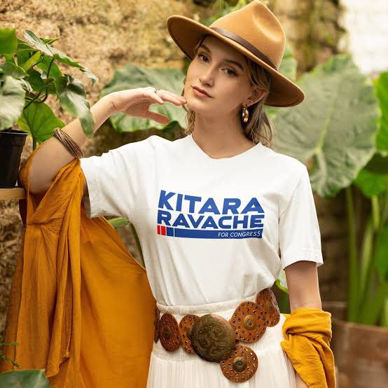 BurrellCorvette's tweet image. Kitara Ravache you’re lying. You would’ve jumped at the opportunity to be at Met Gala, all dressed up in your drag outfit and probably borrow the eyeliner from JD Vance to complete your makeup. Stop hating from outside the club🤣🤣🤪🤪