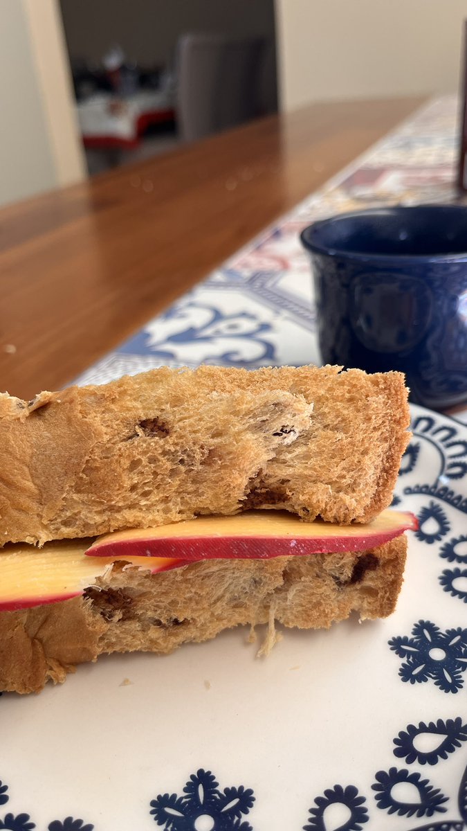 Mantendo a tradição no café de Natal: panetone com queijo do reino amoooo