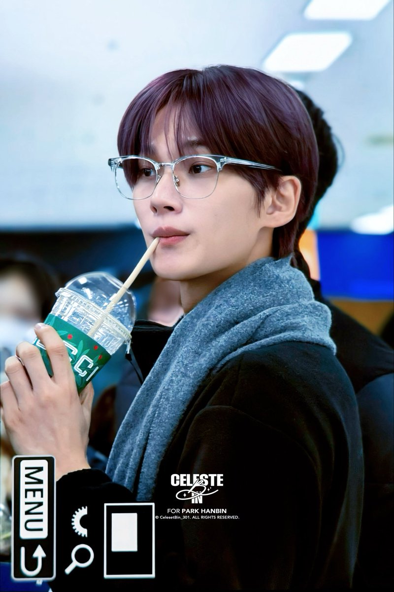 CelesteBin_301's tweet photo. 251225

#EVNNE #이븐 
#박한빈 #PARKHANBIN https://t.co/tm5GtRln4L