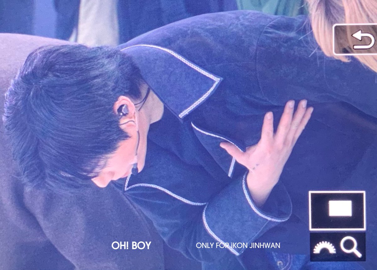 251225 크리스마스에도 열일해줘서 고마워🎅🏻❤️

#진환 #김진환 #JAY 
#아이콘 #iKON