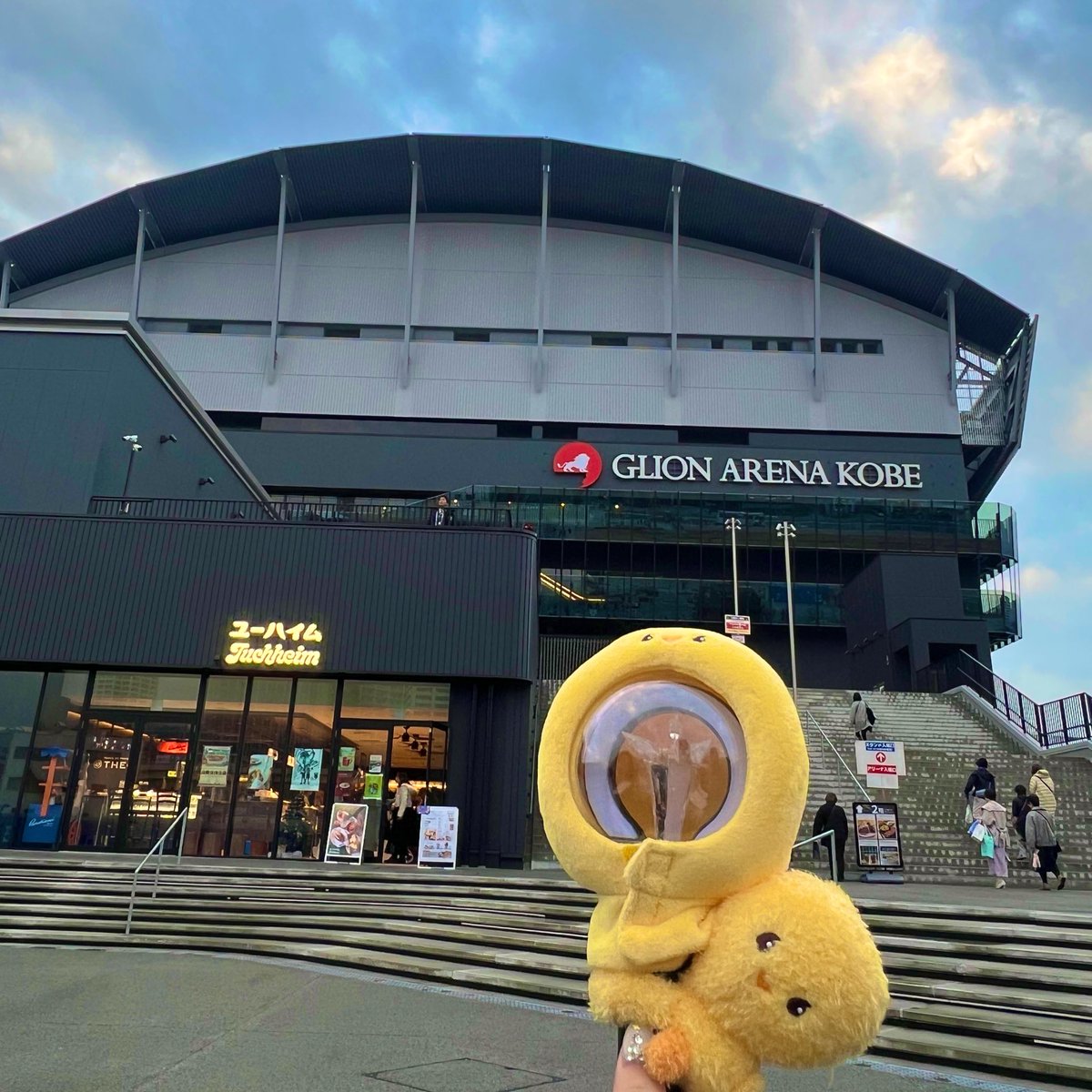 最高だった。最高すぎた。本当は1日しか入らない予定だったけど、このまま帰るの惜しすぎて譲ってもらって結果2日間見れた🥹💖
昔のようなセトリも、宗教み溢れるぞくぞくするセトリも、全部テミンにしか魅せれないステージでした。久々声枯れたぜ。
来年も色々ありそうだね🥹💖
テミン、お疲れ様🐥🌱