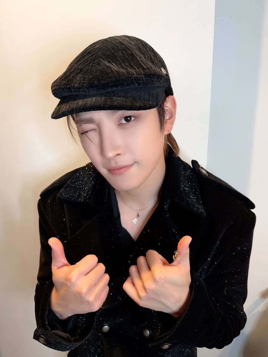 ATEEZofficial's tweet image. Merry Christmas🎁

#HONGJOONG #홍중 #SEONGHWA #성화
#YUNHO #윤호 #YEOSANG #여상