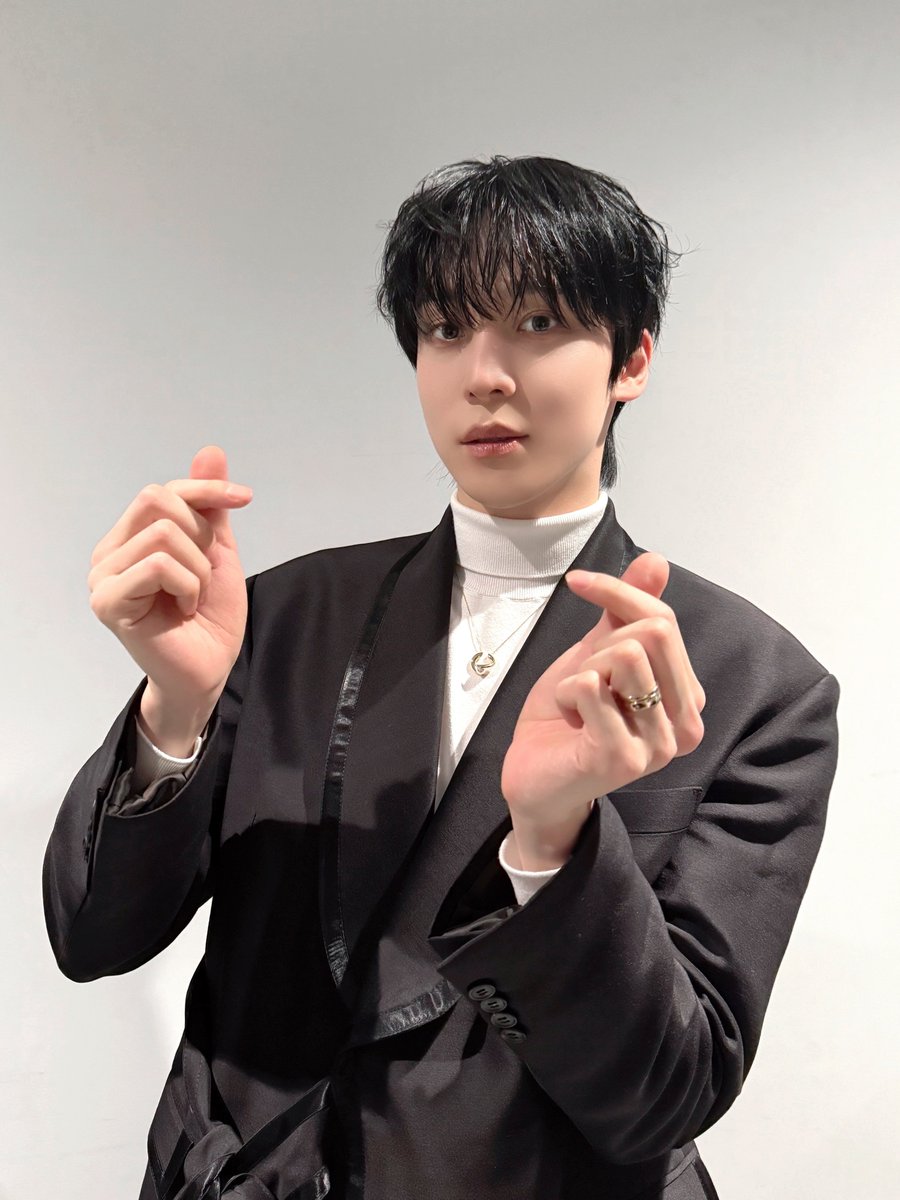 ATEEZofficial's tweet image. Merry Christmas🎁

#HONGJOONG #홍중 #SEONGHWA #성화
#YUNHO #윤호 #YEOSANG #여상