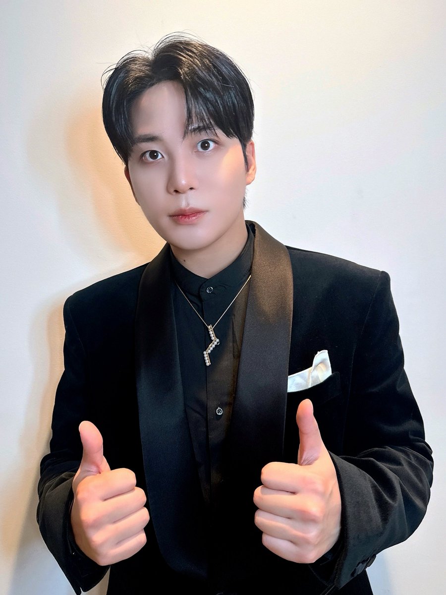 ATEEZofficial's tweet image. Merry Christmas🎁

#SAN #산 #MINGI #민기
#WOOYOUNG #우영 #JONGHO #종호