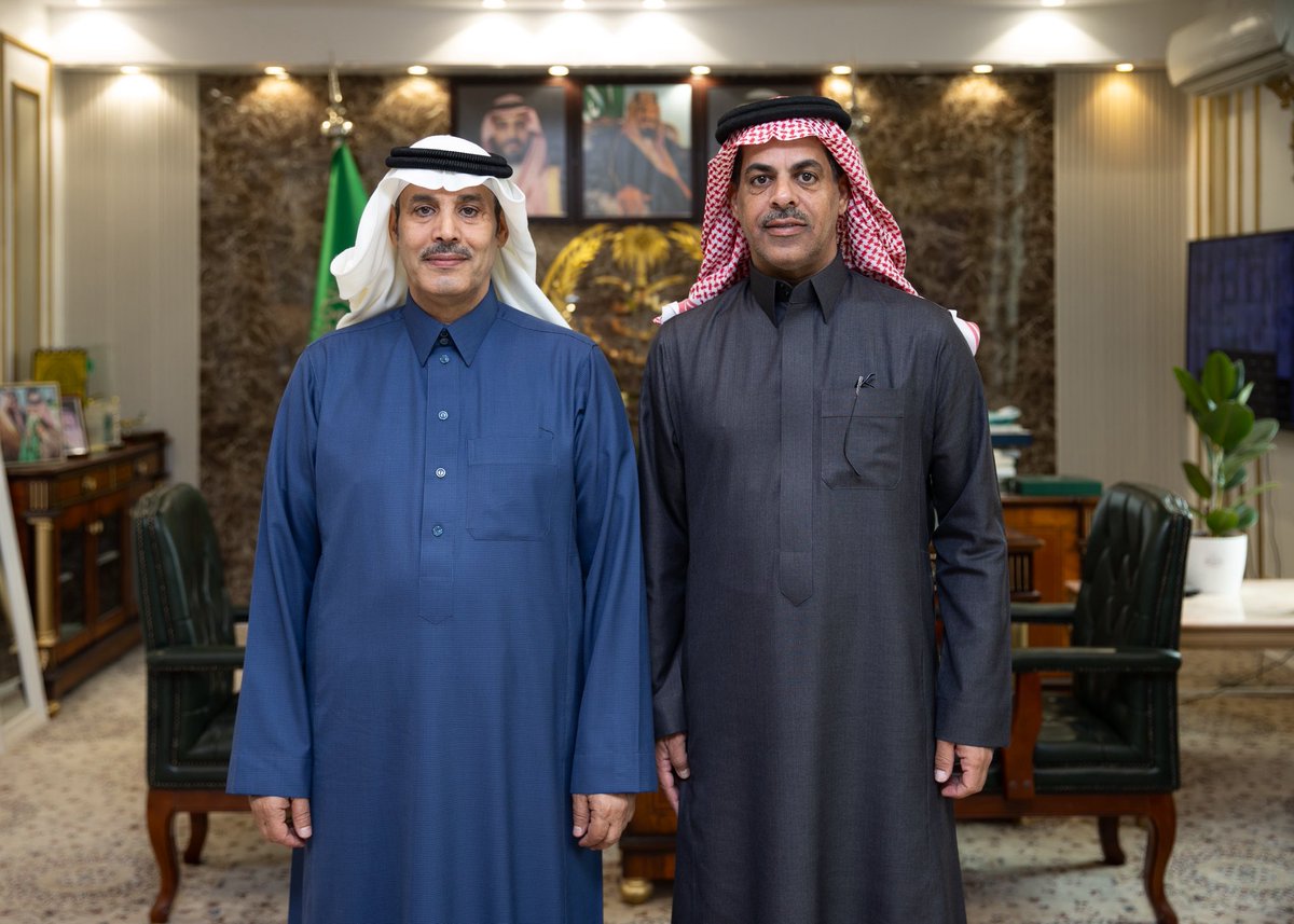 AlTadamonFC's tweet image. وخلال الاستقبال، قدّم المحافظ التهنئة لإدارة النادي واللاعبين على هذا الإنجاز الكبير، مشيدًا بالمستويات الفنية والعمل المنظم الذي أسهم في تحقيق البطولة، ومؤكدًا الدعم والاهتمام الكبيرين بالرياضة من صاحب السمو الملكي الأمير فيصل بن خالد بن سلطان، أمير منطقة الحدود الشمالية.