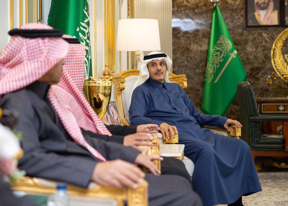 AlTadamonFC's tweet image. وخلال الاستقبال، قدّم المحافظ التهنئة لإدارة النادي واللاعبين على هذا الإنجاز الكبير، مشيدًا بالمستويات الفنية والعمل المنظم الذي أسهم في تحقيق البطولة، ومؤكدًا الدعم والاهتمام الكبيرين بالرياضة من صاحب السمو الملكي الأمير فيصل بن خالد بن سلطان، أمير منطقة الحدود الشمالية.