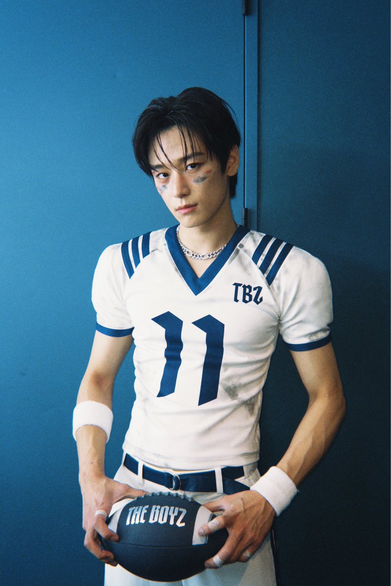 for82sy's tweet image. 5 years apart we got rugby juyeon on christmas again 🥳