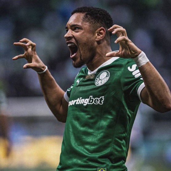 centregoals's tweet image. 🚨🚨| Chelsea are ‘working on’ a deal to sign Vitor Roque. 👀🔵

[@SkySports via @livescore]