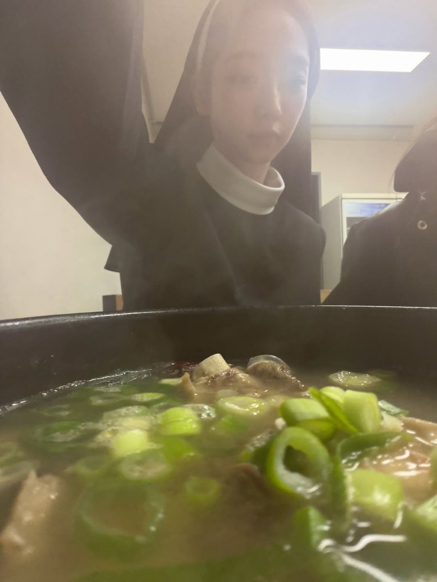 this picture.. she’s so silly😭