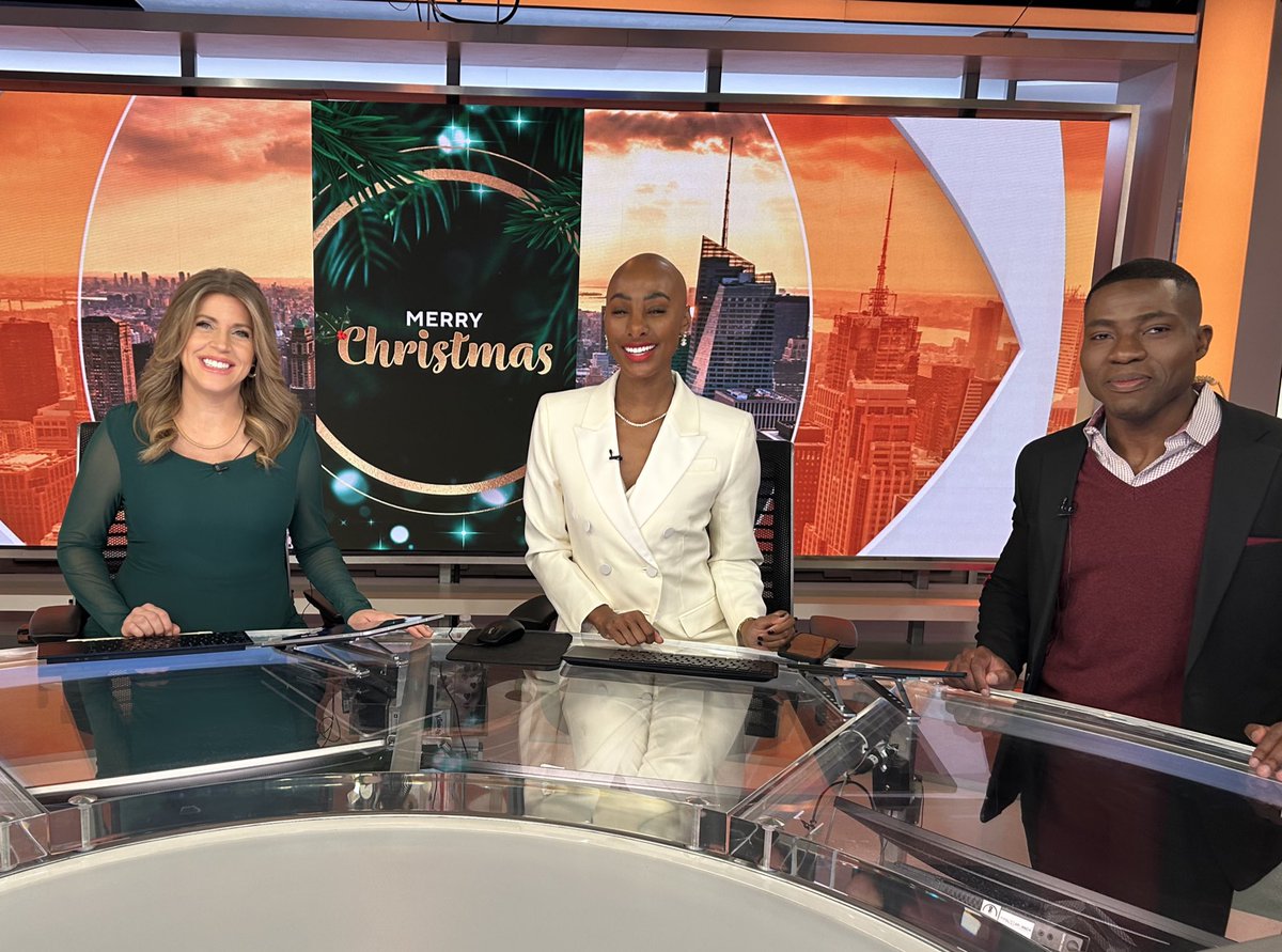 NatDuddridgeTV's tweet image. Merry Christmas from our @CBSNewYork family to yours! Wishing you health, happiness, and a joyful holiday  (*a special shout out &amp;amp; thank you to our whole team working the holidays!) ⭐️🎄@TonySadikuTV @AzizaShuler