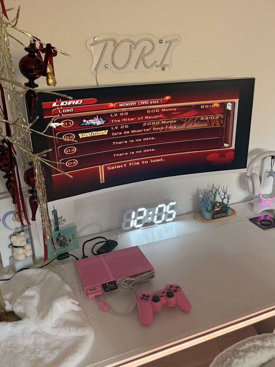 ItsToriGalvin's tweet image. Kh2 on the ps2 and my original save as a kid, omg literally crying