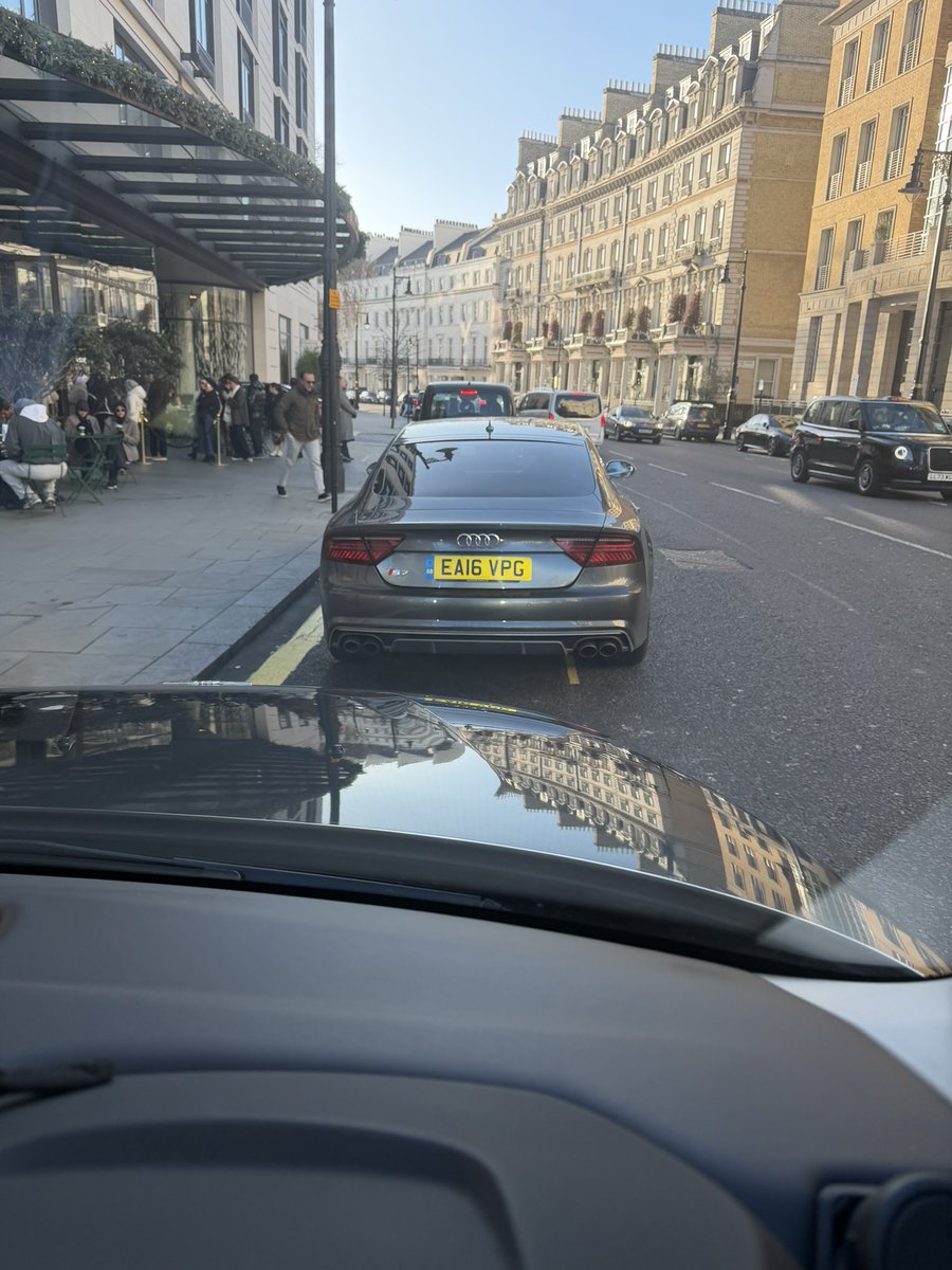 Vitocab's tweet photo. @TfL parking working rank can someone deal with him 25/12/25 at 13:10 nice PCN £100 would be nice https://t.co/wjjSeXal1X