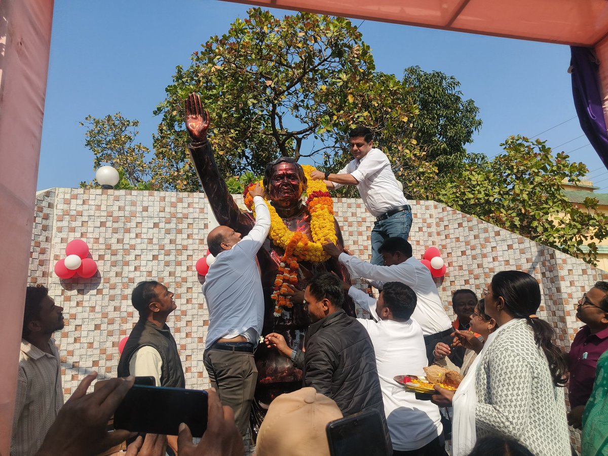 NppBade's tweet photo. बचेली: भारत रत्न, श्रद्धेय अटल बिहारी बाजपेयी जी की 101वीं जयंती के पावन अवसर पर आज बचेली नगर पालिका परिषद नें नवनिर्मित अटल परिसर का भव्य लोकार्पण किया। https://t.co/hS2gCvAOHd