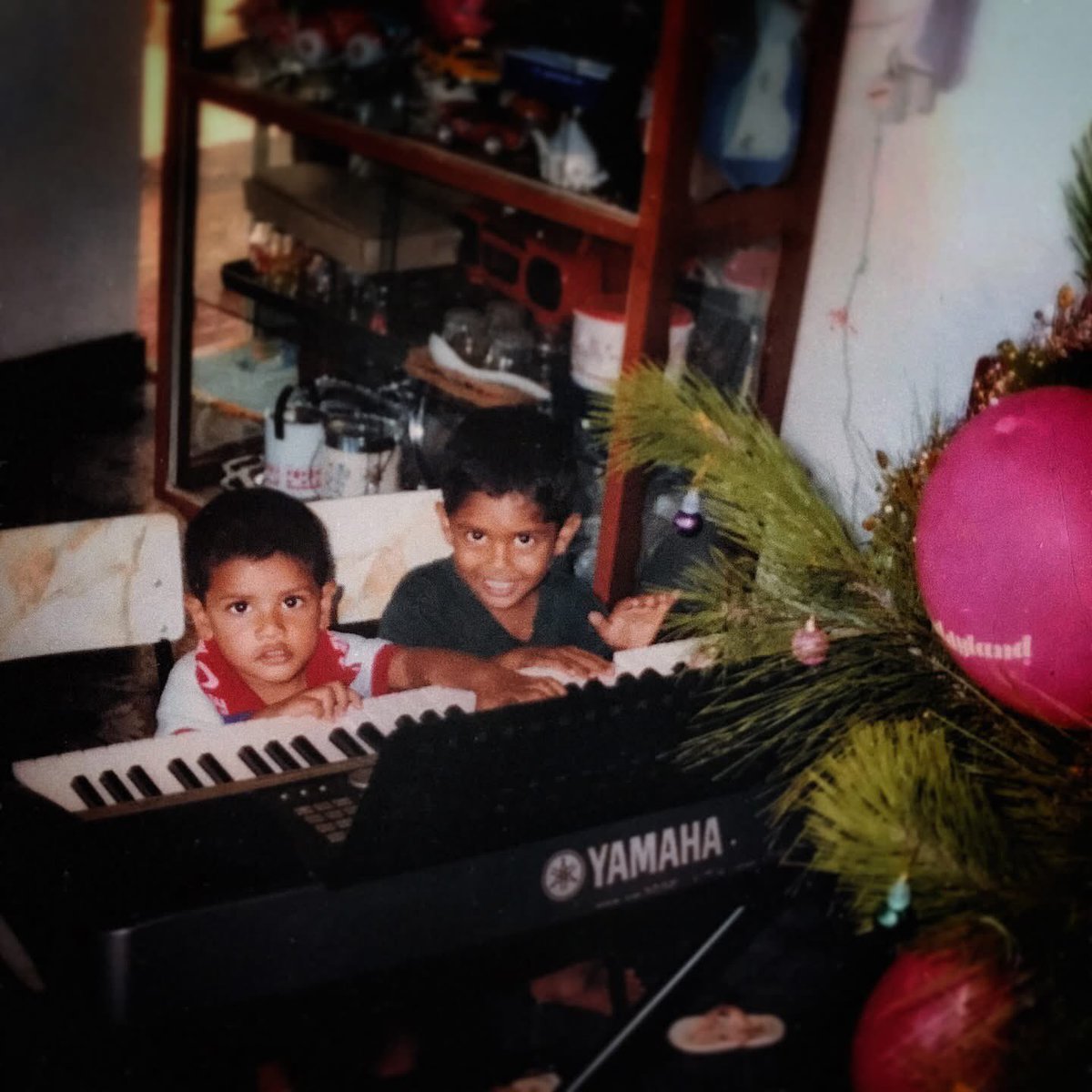 AshisRamphul's tweet photo. For this Christmas, I wish us to be kids forever. ♥️

Always remember… We can think,do &amp; create anything we want in life. ✨

Nothing else matters… baaki sab bekar! 💀

Happy Birthday &amp; Merry Christmas! 🎂🎉🎄 https://t.co/HvdUq86Bqp