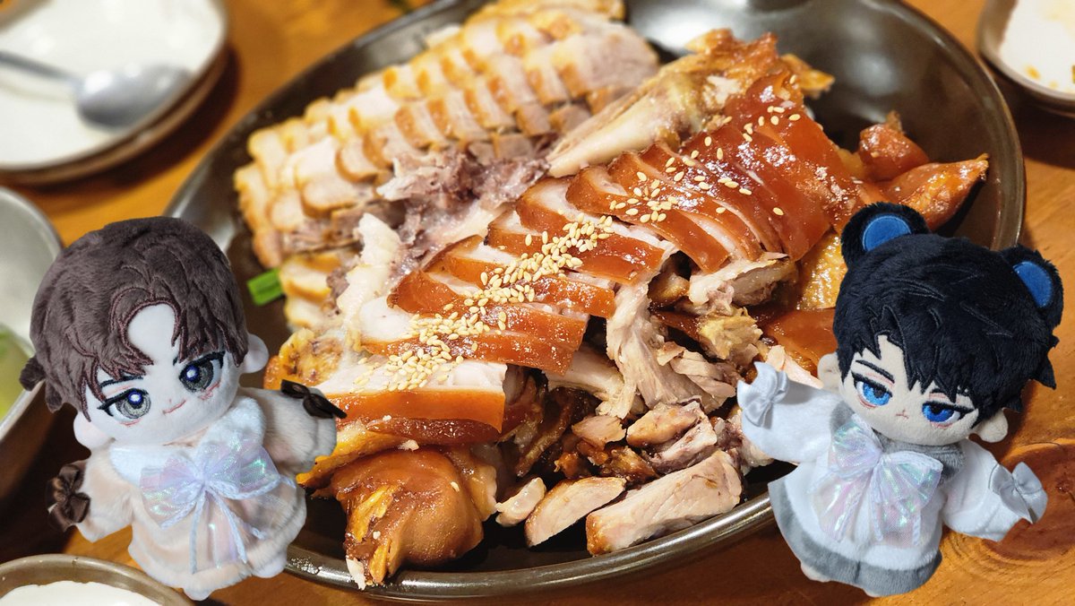 🎄메리 크리스마스🎄
외출할 때 인형을 하나도 안 챙겨가서 급하게 또 갤럭시하다😂
란님께서 때빼고 광내고 옷까지 입혀서 보내주신 요언님들💕 오늘은 맛난거만 먹고 괴담에 진입하지 마시길