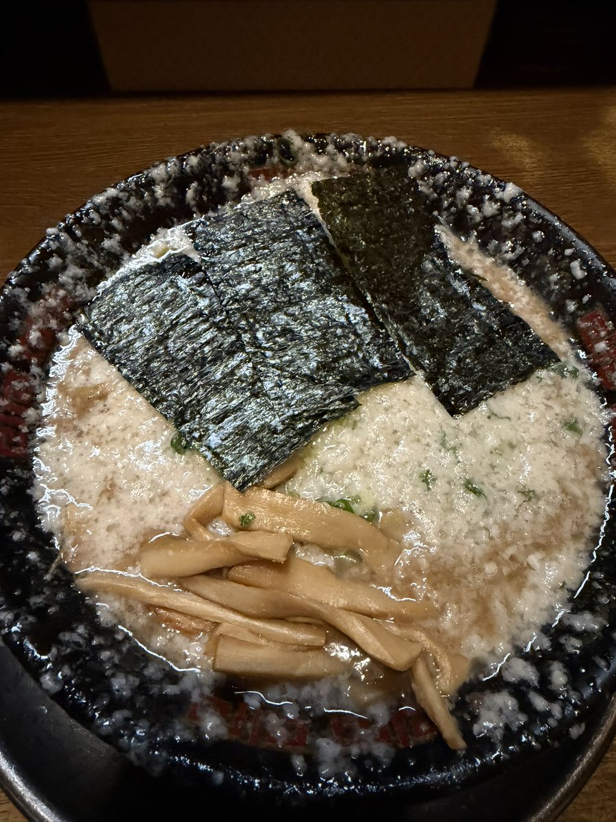 maneki96's tweet photo. 小麦由来の炭水化物が白い脂肪分でコーティングされており実質クリスマスケーキと言える https://t.co/YpM2fnUDZ5
