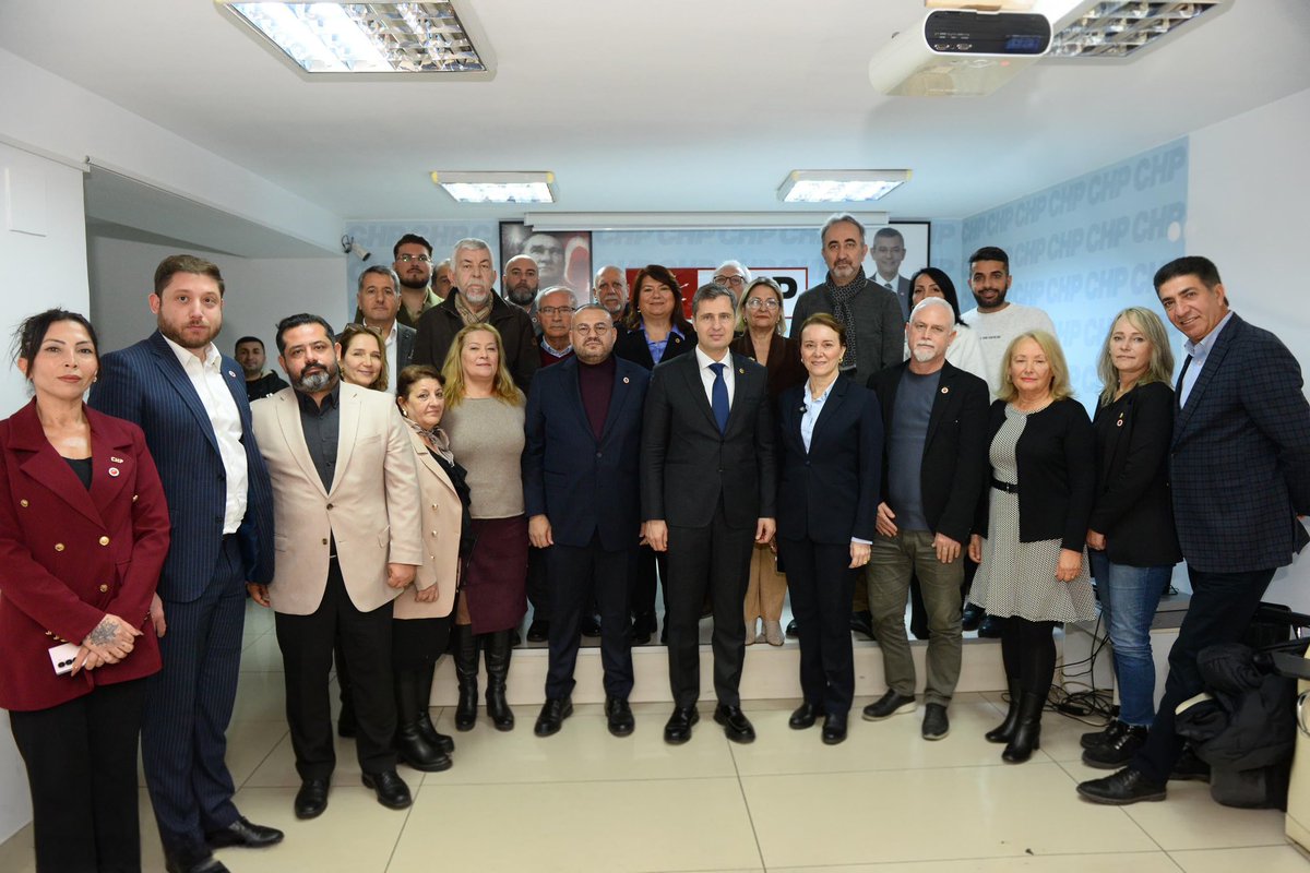 İzmir Milletvekilimiz ve Parti Meclisi Üyemiz Sayın Deniz Yücel’i İlçe Başkanlığımızda ağırlamaktan büyük mutluluk duyduk.
Örgütümüzün çalışmaları ve ülke gündemine dair samimi, verimli bir sohbet gerçekleştirdik.
Nazik ziyareti, içten paylaşımları ve desteği için kendisine