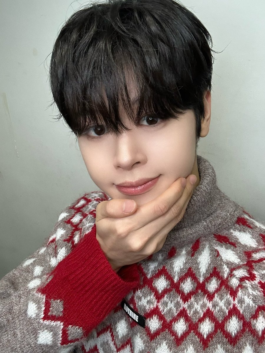 CYE_MEMBERS7's tweet image. 클로저 😁😝🤭 저랑 같이 행복한 크리스마스!!!!🎄오늘은 클로저의 마산타입니다! ㅋㅋㅋㅋㅋㅋ 어때요! 재밌지! ㅋㅋㅋㅋㅋ 너무너무 신기했어요! 예전의 크리스마스에 하나 아쉬움이 있었는데 이제 드디어 클로저랑 같이 첫 크리스마스를 보낼 수 있어서 너무너무 좋았습니다!

#마징시앙…