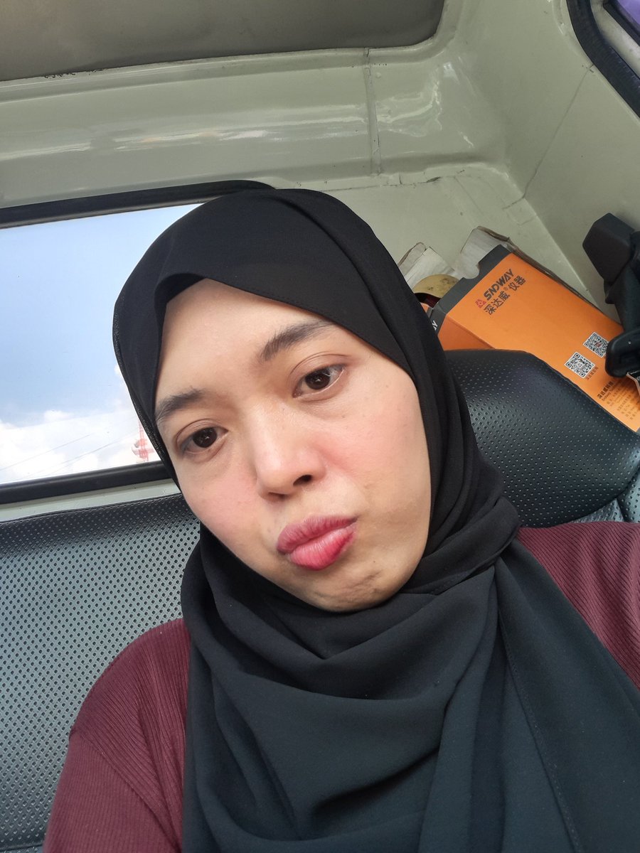 Hari ini seharian abis nemenin doi jualan kerja sampingan dia🤗 di balik foto ini ada dia yg lg ngangkut barang hihihi bayangin libur kerja tp dia masih urus kerjaan lain🥹