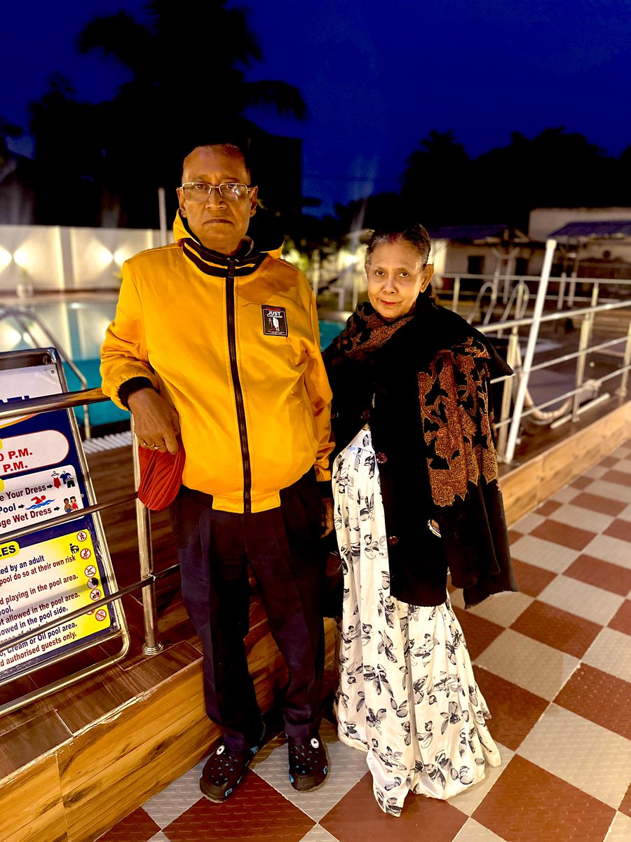 My parents with me 😇