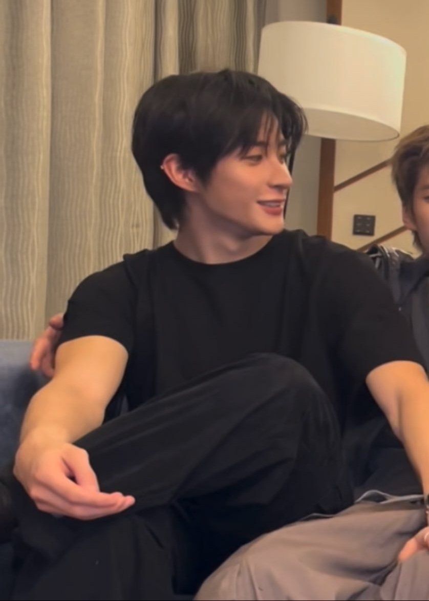 daintoiny's tweet image. 