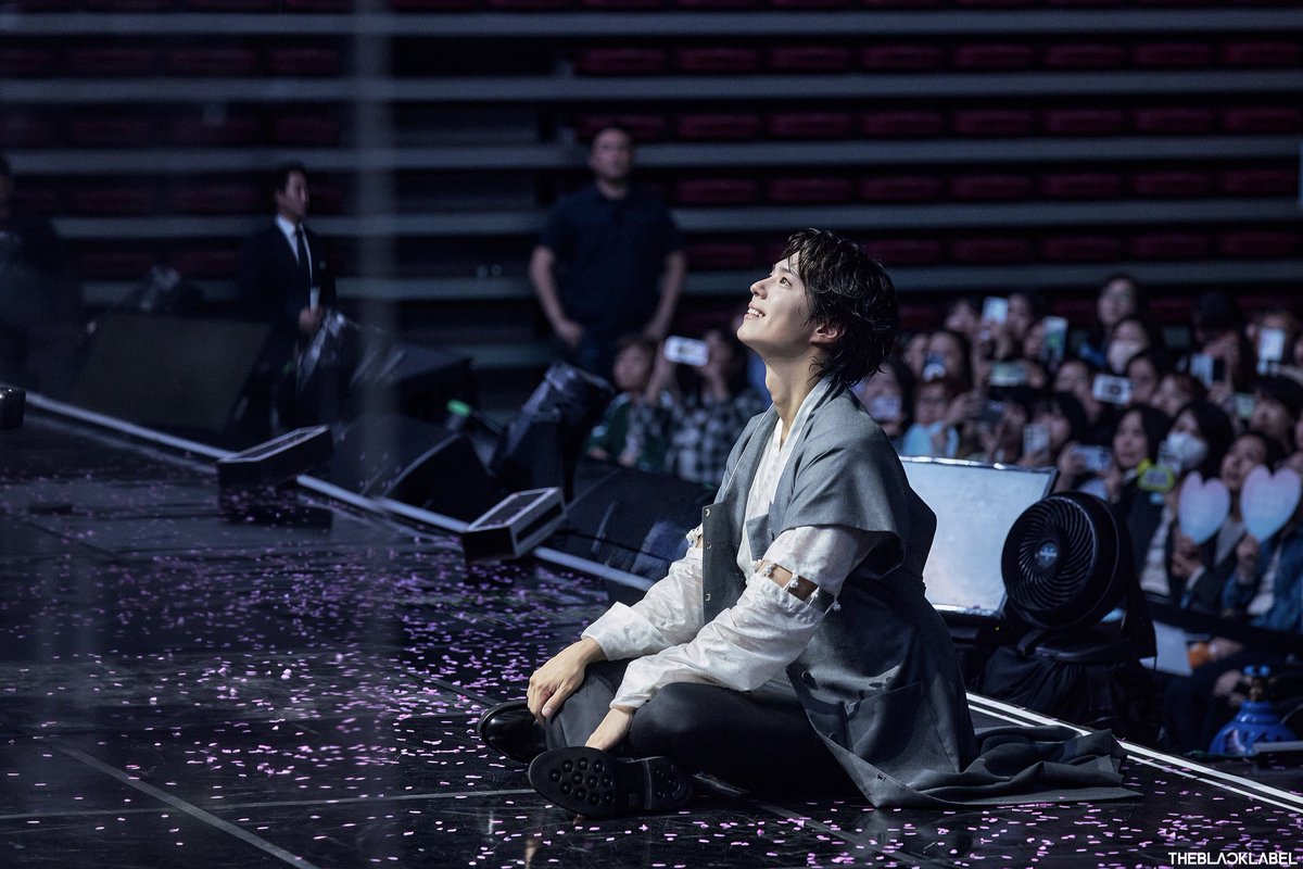 jgj0616's tweet image. #박보검 #BEWITHYOU
어느 계절에 있든지, B WITH YOU🩵
&amp;amp; Merry Christmas 🎄
@BOGUMMY ✨️

m.cafe.daum.net/BOGUMMY/V2MO/1…