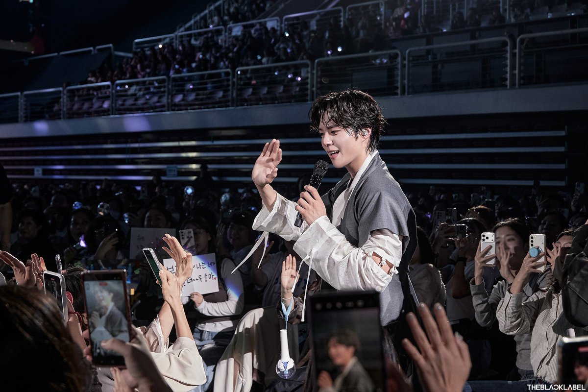 jgj0616's tweet image. #박보검 #BEWITHYOU
어느 계절에 있든지, B WITH YOU🩵
&amp;amp; Merry Christmas 🎄
@BOGUMMY ✨️

m.cafe.daum.net/BOGUMMY/V2MO/1…