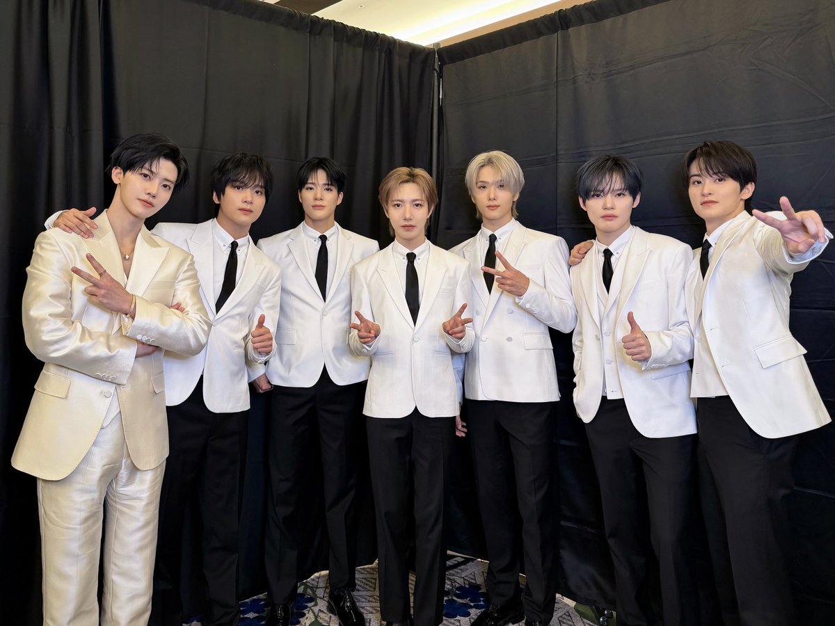 Dracqon's tweet image. — •••

Yo ! 💥NCTDREAM💥

Choose your color. 
white or black ?